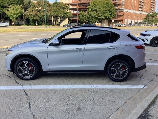 2022 Alfa Romeo Stelvio Sprint photo 2