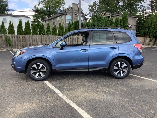 2018 Subaru Forester 2.5i Premium photo 2