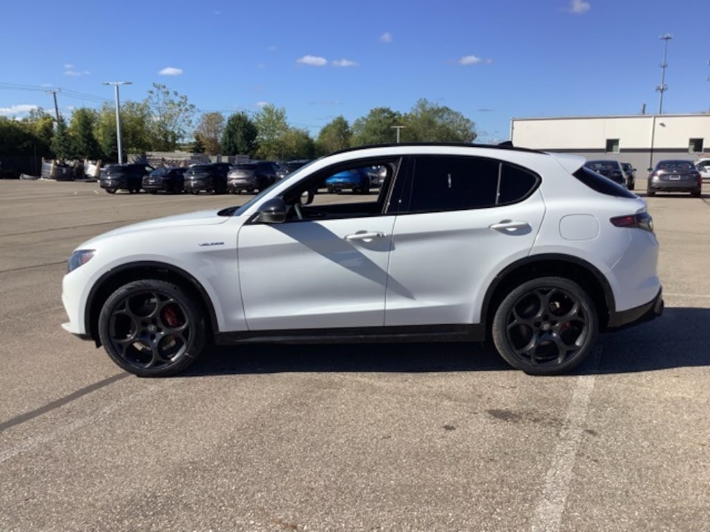 New 2025 Alfa Romeo Stelvio AWD Sport Utility