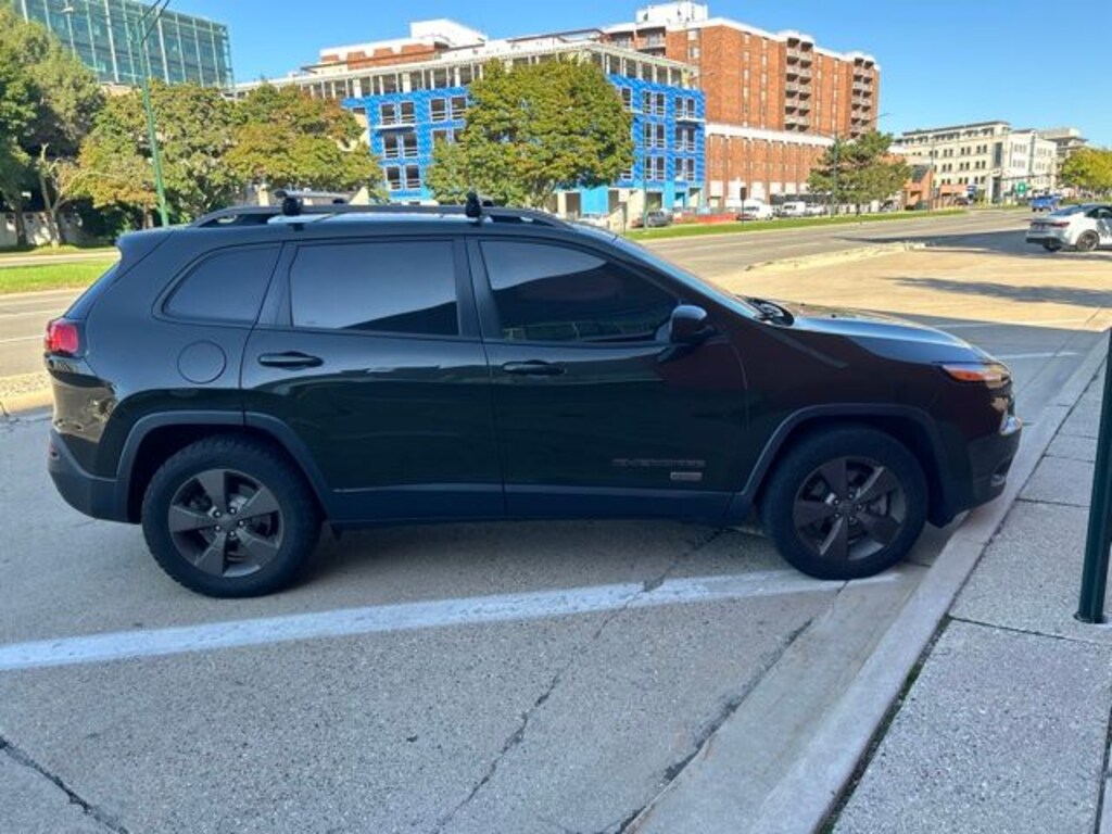 Used 2016 Jeep Cherokee Latitude SUV