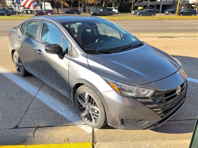 2024 Nissan Versa 1.6 SR photo 2