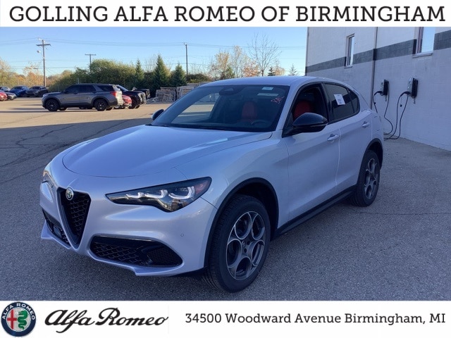 2025 Alfa Romeo Stelvio Base's photo