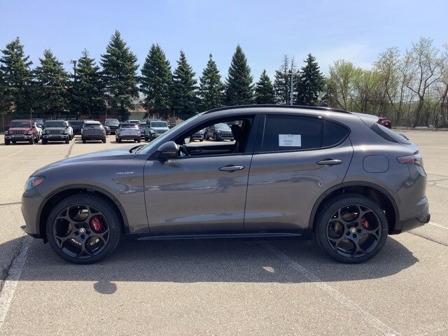 2025 Alfa Romeo Stelvio Sprint Base photo 2