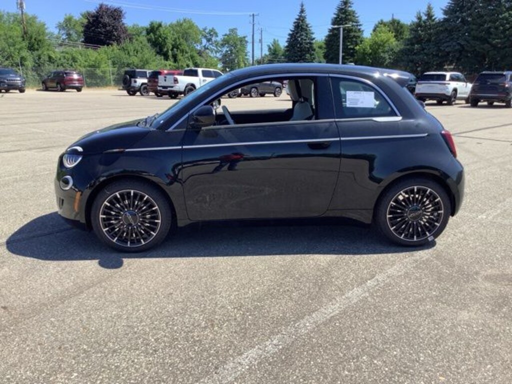 New 2025 FIAT 500e ICONA Hatchback