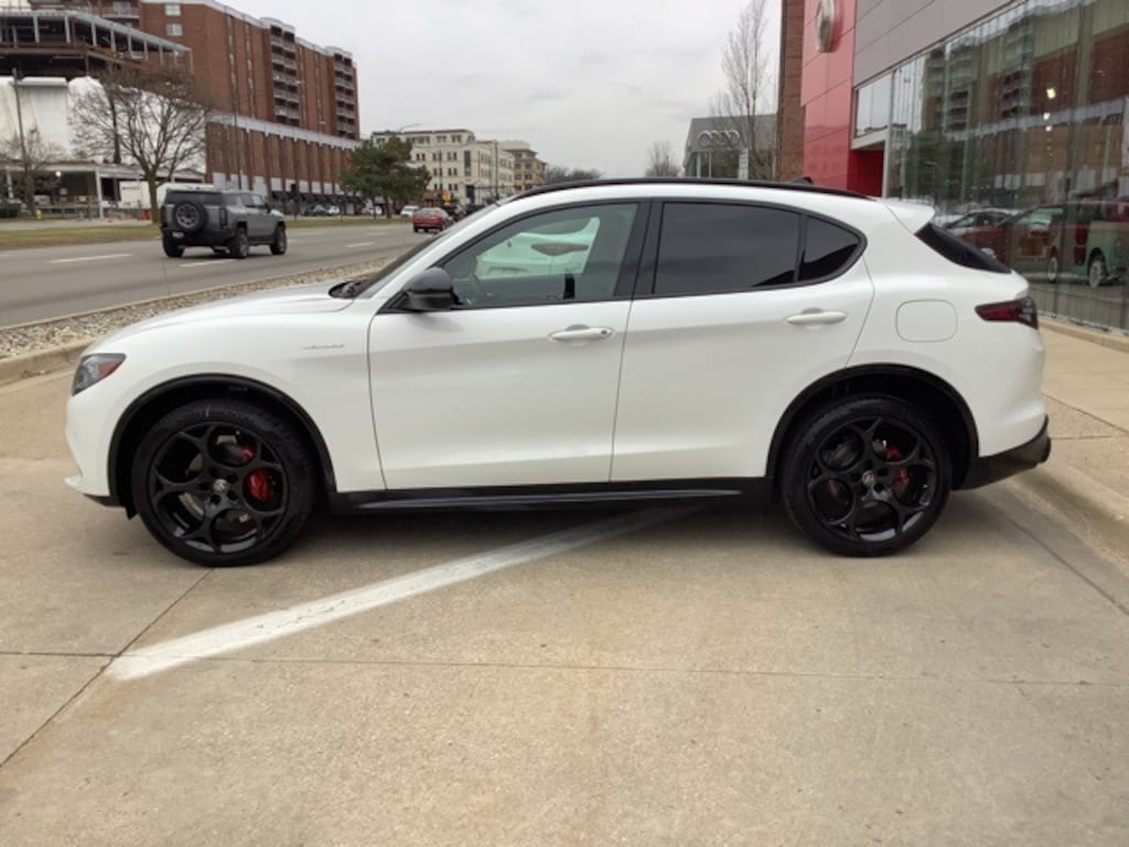 New 2025 Alfa Romeo Stelvio AWD Sport Utility