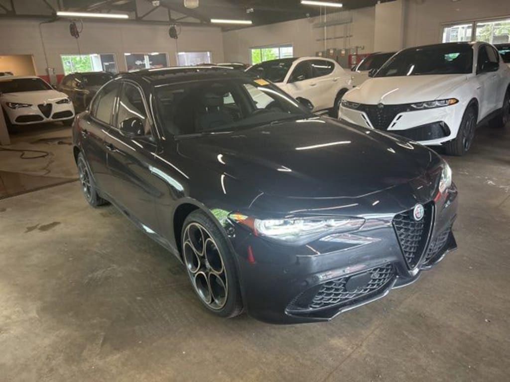 Used 2025 Alfa Romeo Giulia Intensa Sedan
