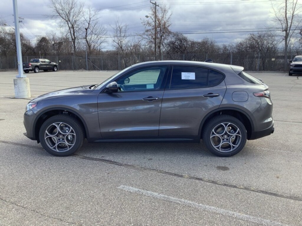 New 2025 Alfa Romeo Stelvio AWD Sport Utility