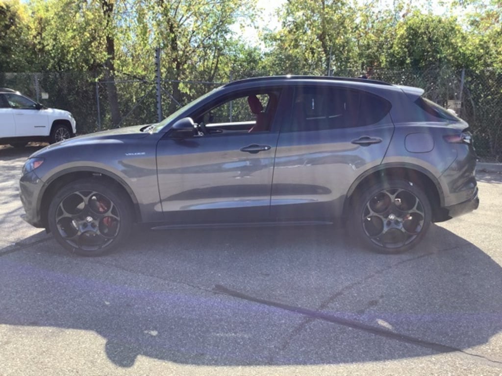 New 2025 Alfa Romeo Stelvio AWD Sport Utility