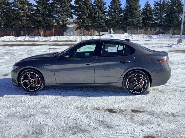 2025 Alfa Romeo Giulia photo 2