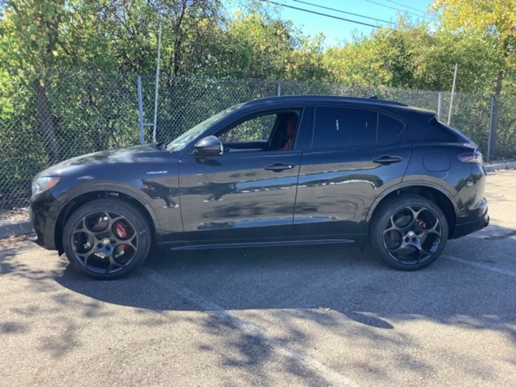 New 2025 Alfa Romeo Stelvio AWD Sport Utility