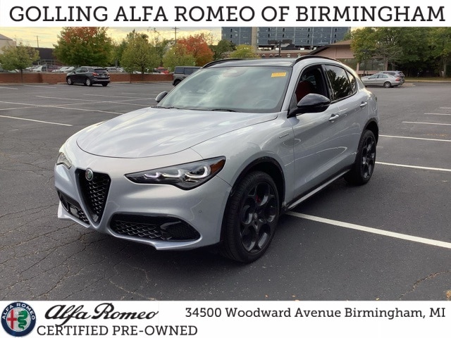 2025 Alfa Romeo Stelvio Base's photo