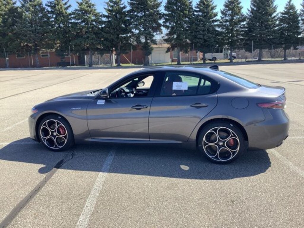 New 2025 Alfa Romeo Giulia AWD Sedan