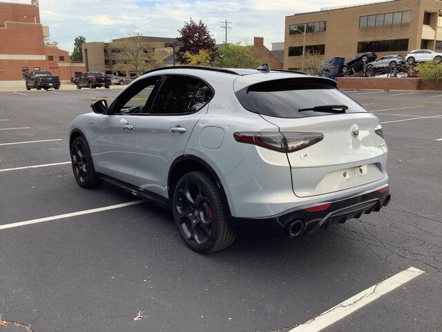 2025 Alfa Romeo Stelvio Sprint photo 3