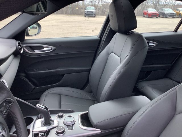 2025 Alfa Romeo Giulia Base - Photo 19