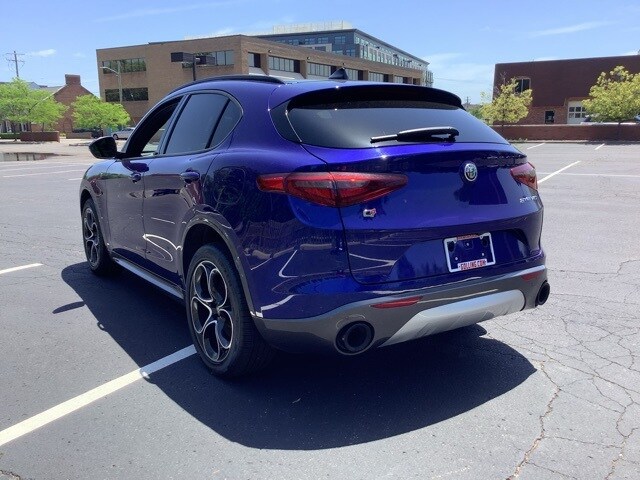 2022 Alfa Romeo Stelvio Ti photo 3