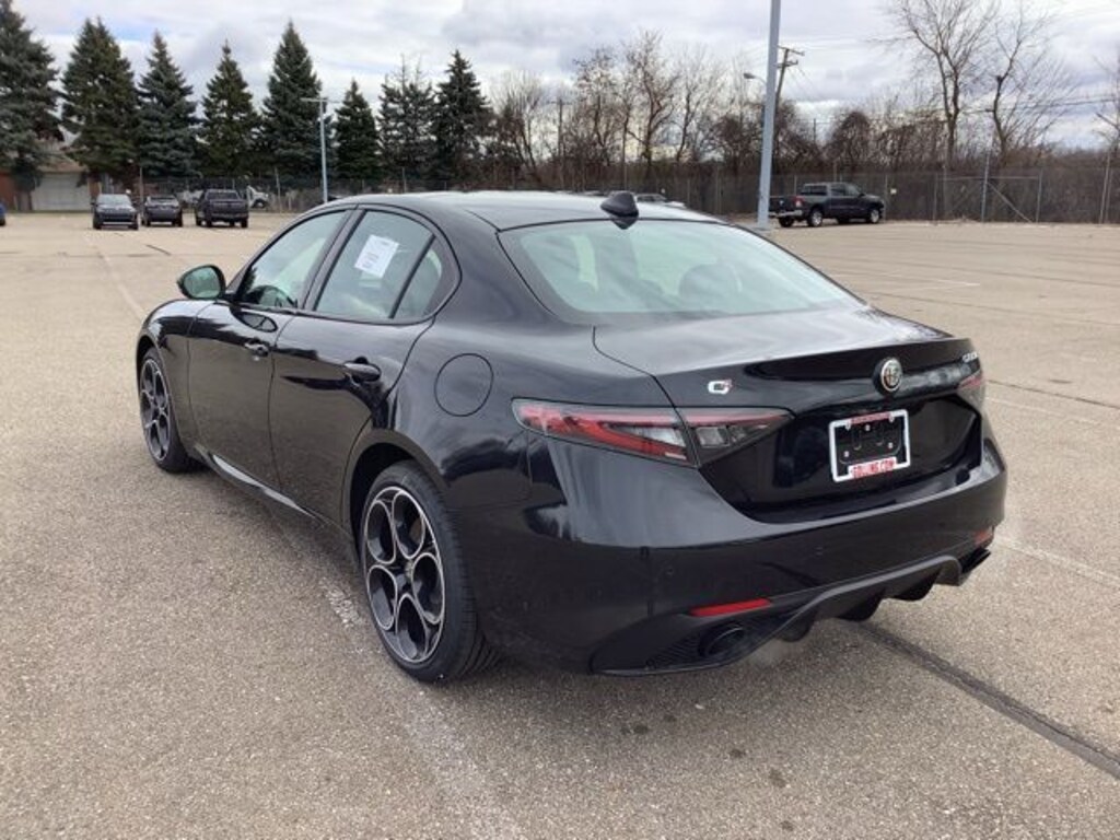 New 2025 Alfa Romeo Giulia AWD Sedan