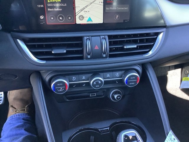 2026 Alfa Romeo Giulia Base - Photo 18