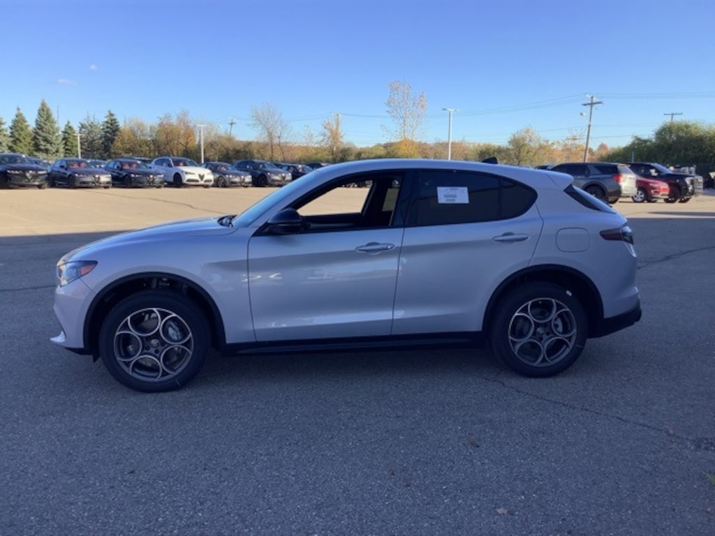 New 2025 Alfa Romeo Stelvio AWD Sport Utility