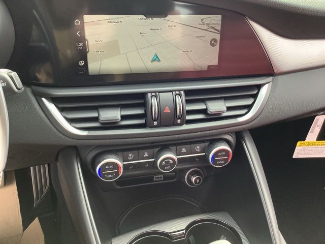 2025 Alfa Romeo Giulia Base - Photo 16