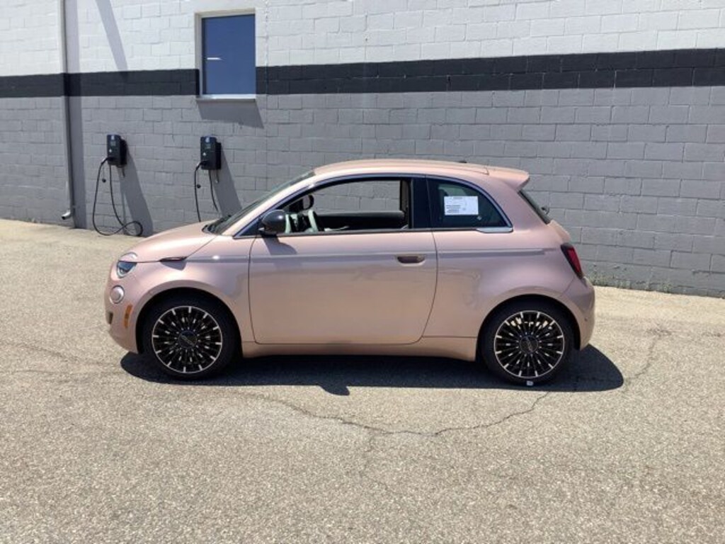 New 2026 FIAT 500e ICONA Hatchback