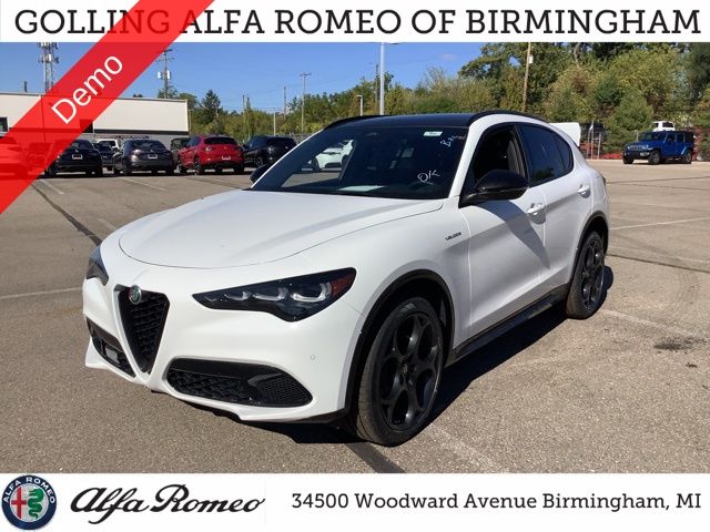 2025 Alfa Romeo Stelvio Base