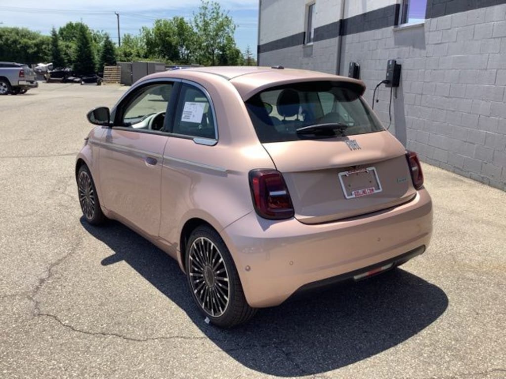 New 2026 FIAT 500e ICONA Hatchback