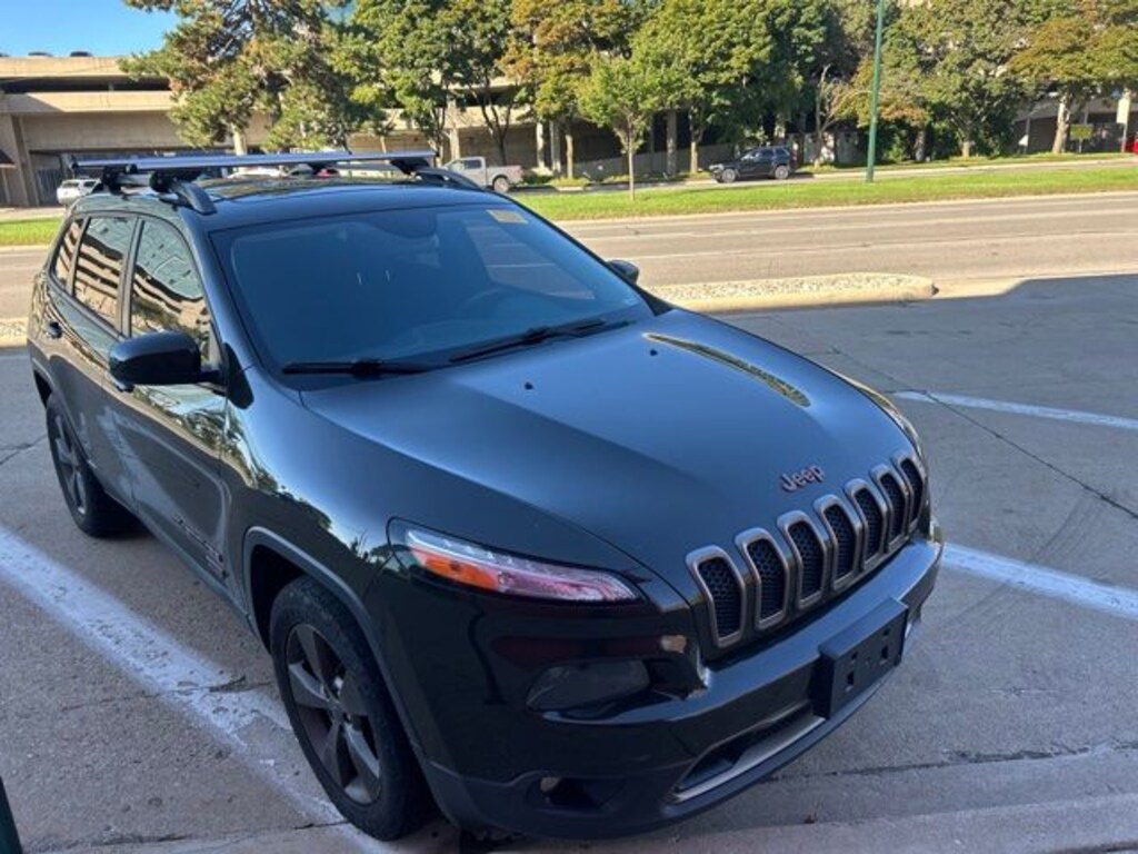 Used 2016 Jeep Cherokee Latitude SUV