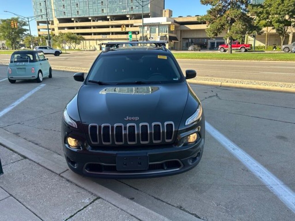 Used 2016 Jeep Cherokee Latitude SUV