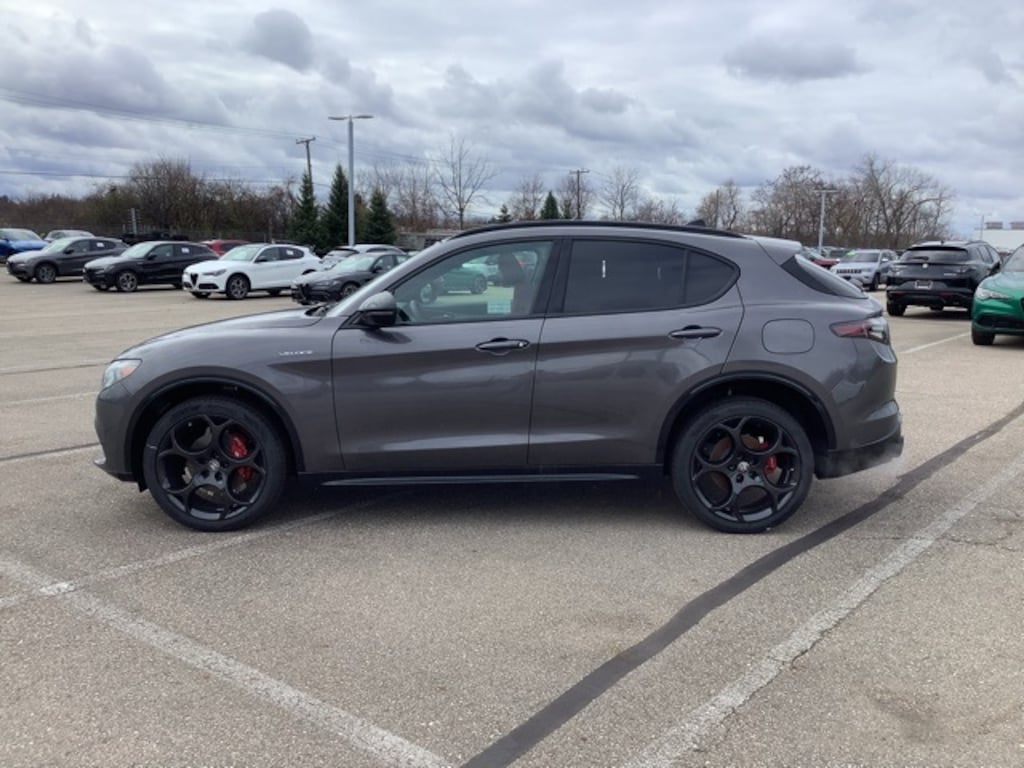 New 2025 Alfa Romeo Stelvio AWD Sport Utility