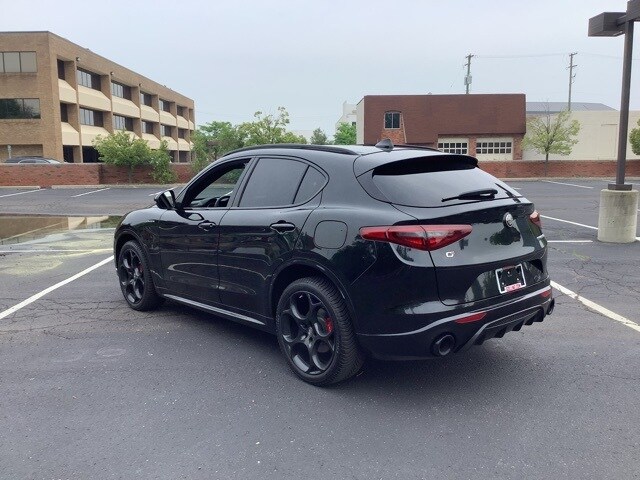 2022 Alfa Romeo Stelvio Ti Sport photo 3