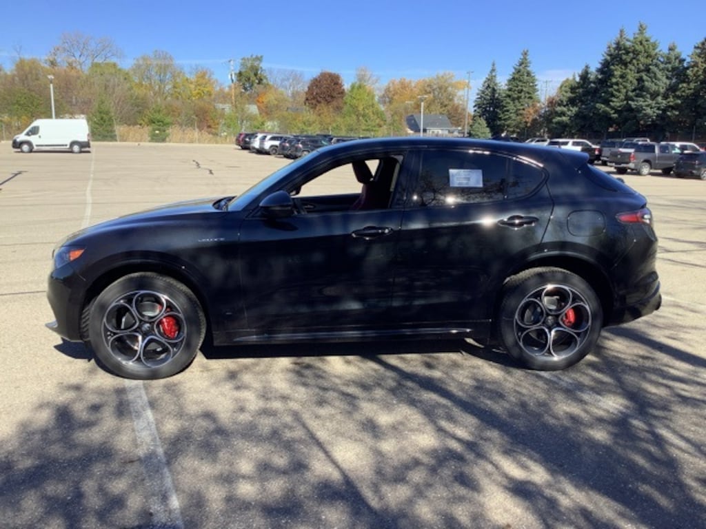 New 2025 Alfa Romeo Stelvio AWD Sport Utility