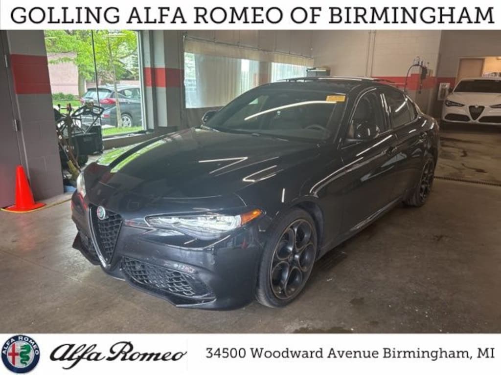 Used 2025 Alfa Romeo Giulia Intensa Sedan