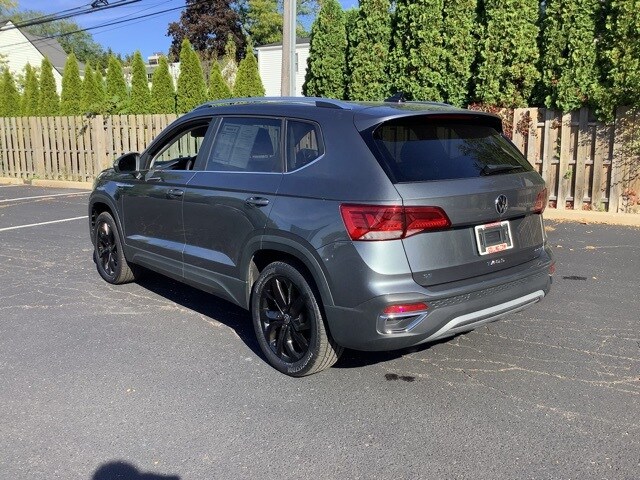 2022 Volkswagen Taos SE photo 3