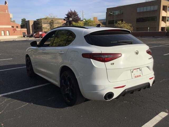 2023 Alfa Romeo Stelvio Ti photo 3