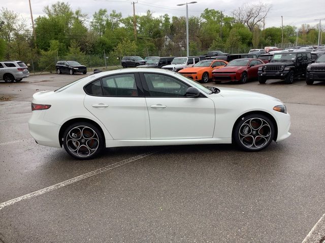 2026 Alfa Romeo Giulia Base - Photo 6