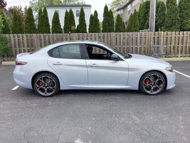 2025 Alfa Romeo Giulia Base - Photo 6