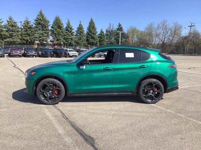 2025 Alfa Romeo Stelvio Sprint Base photo 2