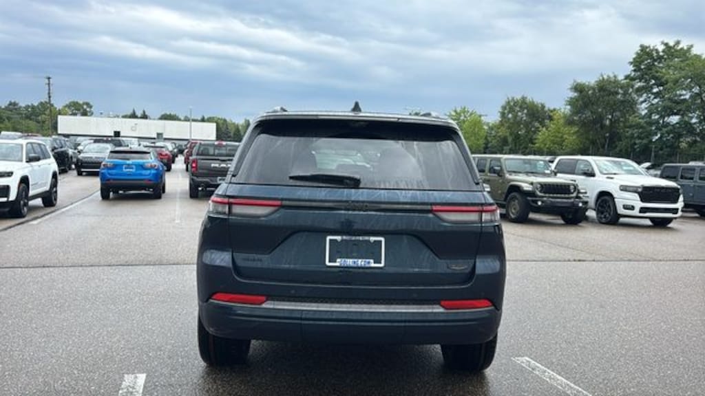 New 2027 Jeep Grand Cherokee SUMMIT 4X4 Sport Utility
