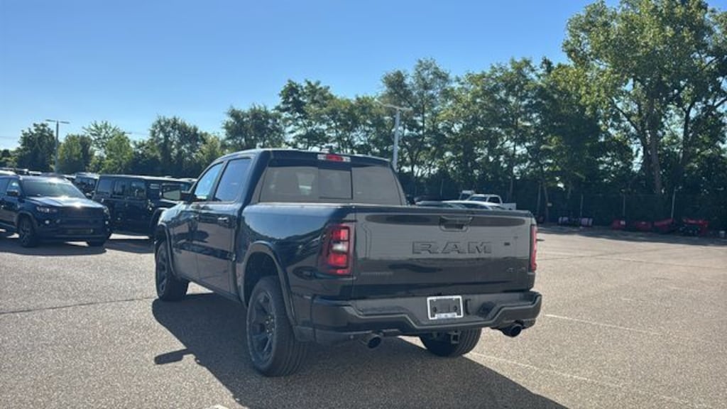 New 2026 Ram 1500 BIG HORN CREW CAB 4X4 5'7 BOX Pickup