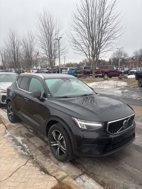 2025 Volvo XC40 Core's photo