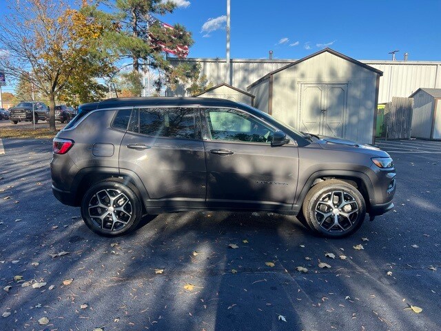 2024 Jeep Compass Limited photo 3