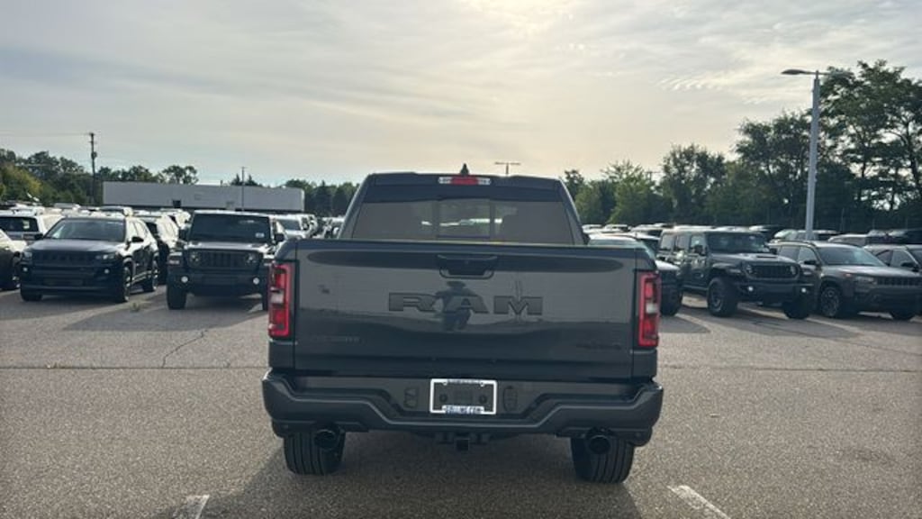 New 2027 Ram 1500 LARAMIE CREW CAB 4X4 5'7 BOX Pickup