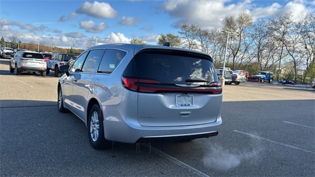 New 2026 Chrysler Pacifica Select Passenger Van