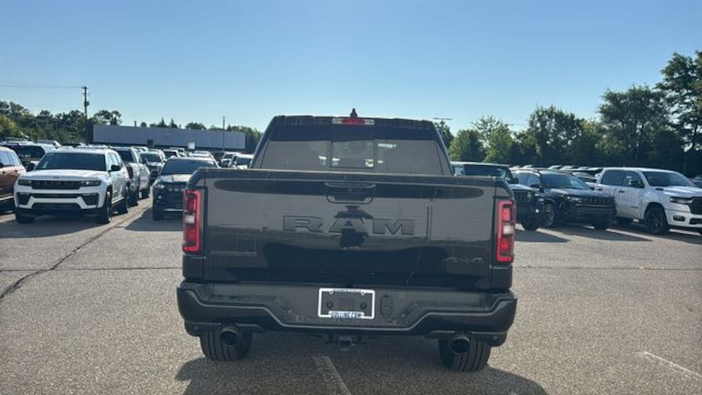New 2026 Ram 1500 BIG HORN CREW CAB 4X4 5'7 BOX Pickup