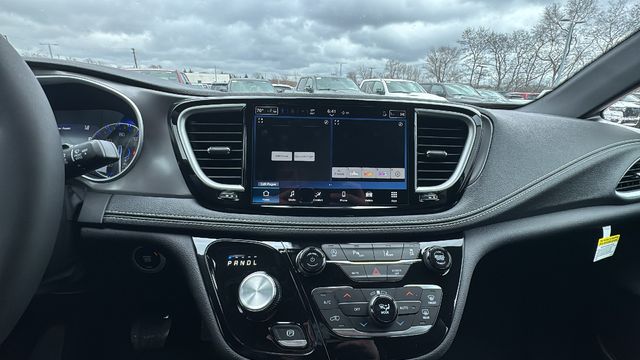 2026 Chrysler Pacifica Select - Photo 19