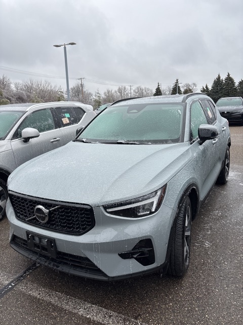 2025 Volvo XC40 Plus's photo