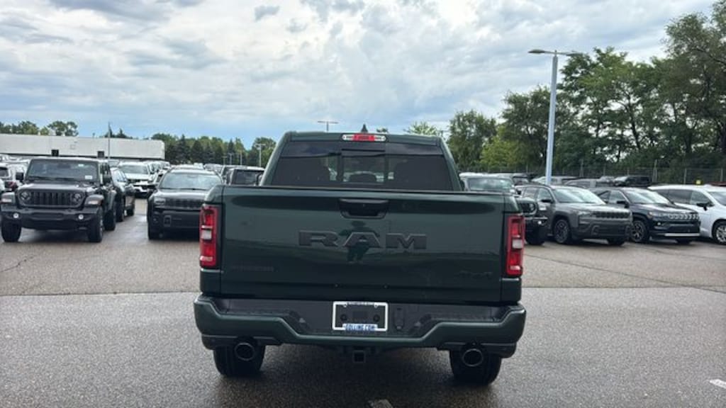 New 2027 Ram 1500 BIG HORN CREW CAB 4X4 5'7 BOX Pickup