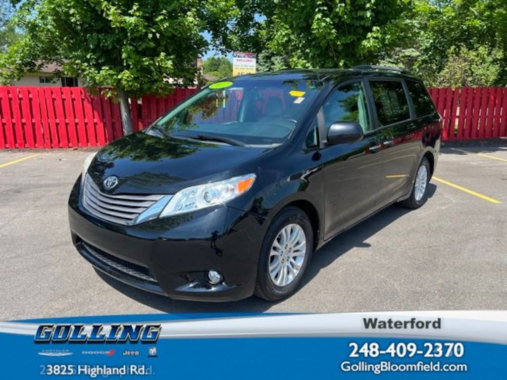Used 2017 Toyota Sienna XLE Minivan/Van