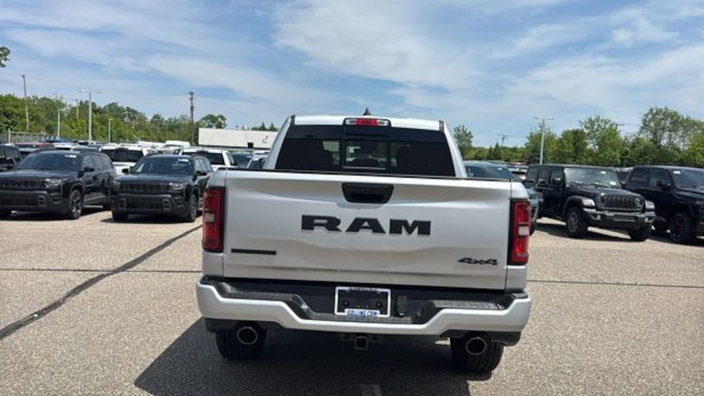 New 2026 Ram 1500 BIG HORN CREW CAB 4X4 5'7 BOX Pickup