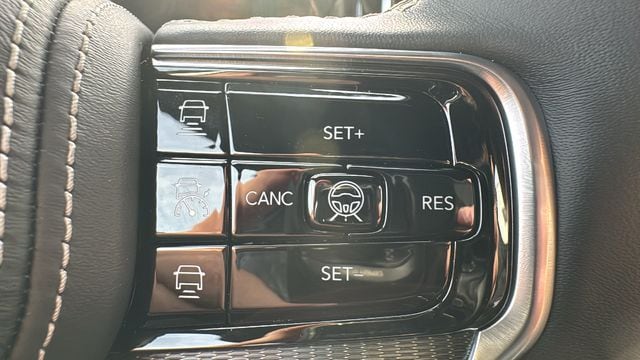 2025 Jeep Grand Wagoneer Series II - Photo 14